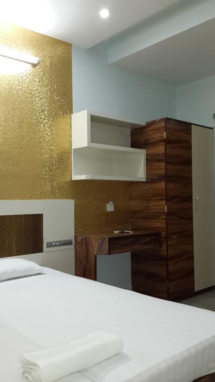 Rupasi Bangla Hotel Колката Стая снимка