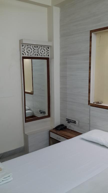 Rupasi Bangla Hotel Колката Стая снимка