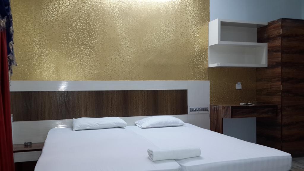 Rupasi Bangla Hotel Колката Стая снимка