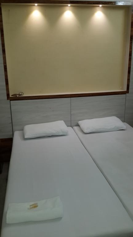 Rupasi Bangla Hotel Колката Стая снимка