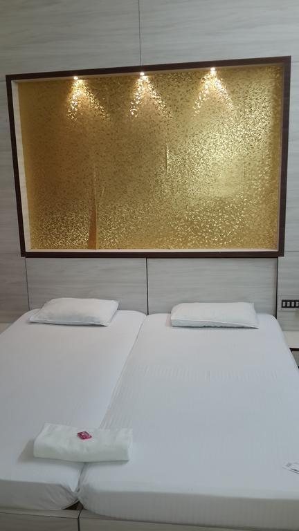 Rupasi Bangla Hotel Колката Стая снимка