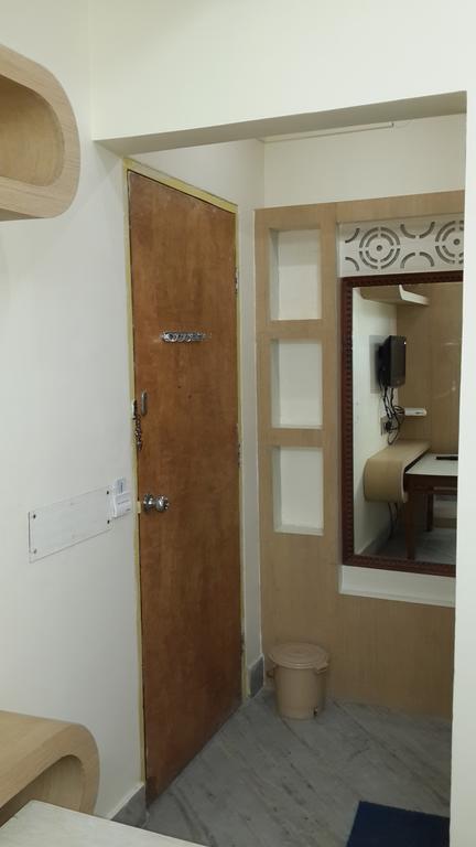 Rupasi Bangla Hotel Колката Стая снимка
